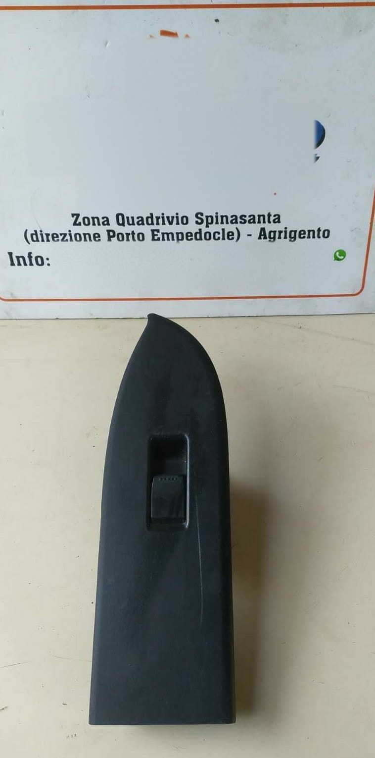 Interruttore alzacristalli porta post. Sinistro - Immagine 1 di 4