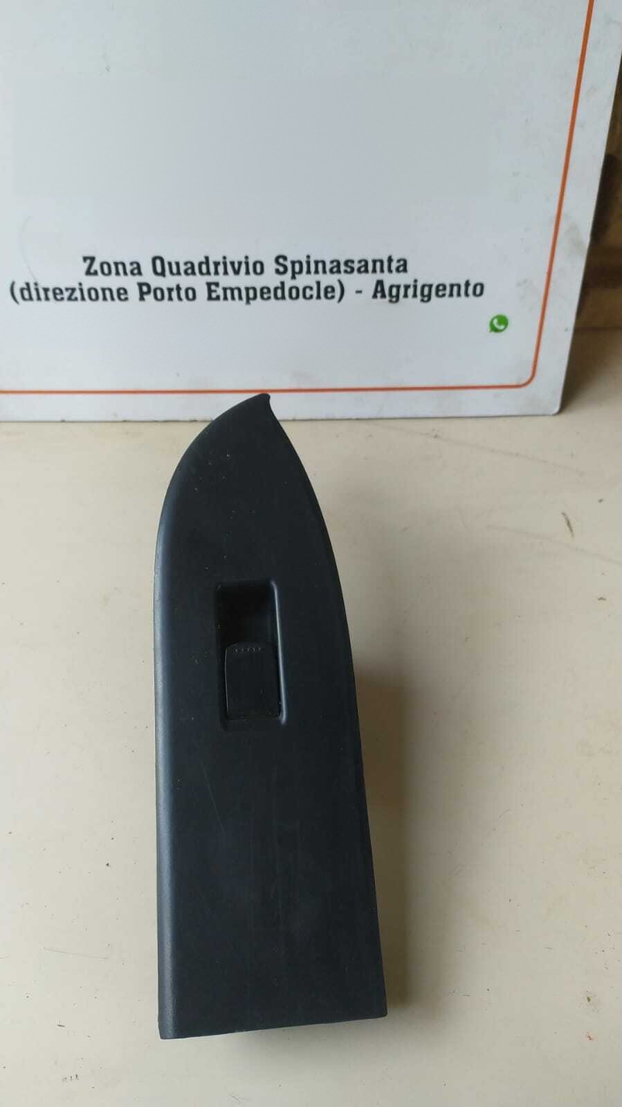 Interruttore alzacristalli porta post. Destro - Immagine 1 di 4
