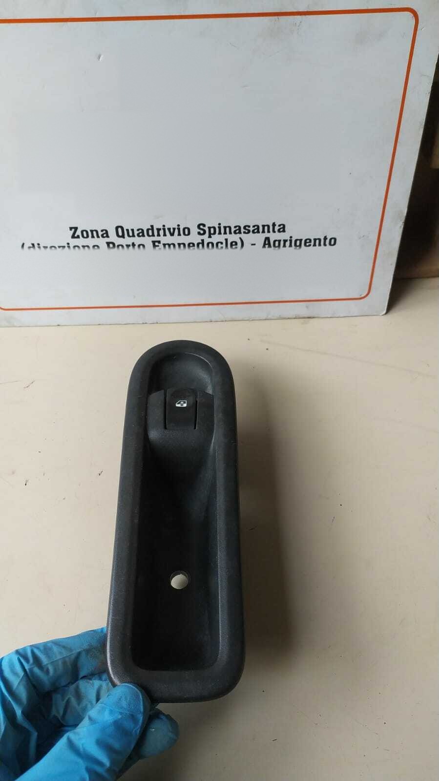 Interruttore alzacristalli porta ant. Destro - Immagine 1 di 2