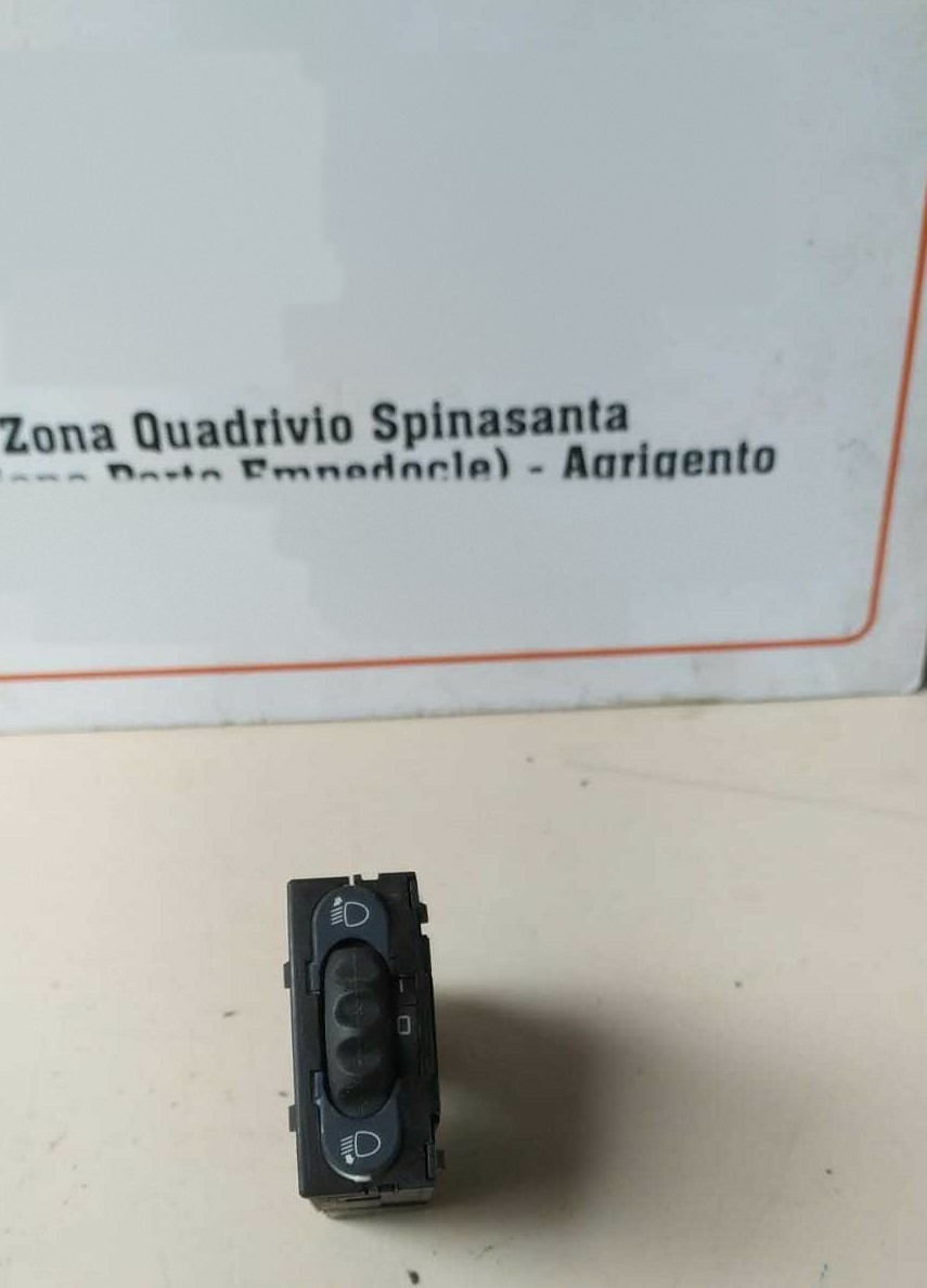 Interruttore Regolazione Luci Fari (Renault) 8200379685 Usato