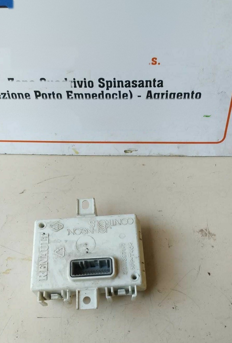 Centralina Navigatore Autoradio Renault CLIO 3a Serie (05/09>) 280380655R 280380655R,281139717 Usato