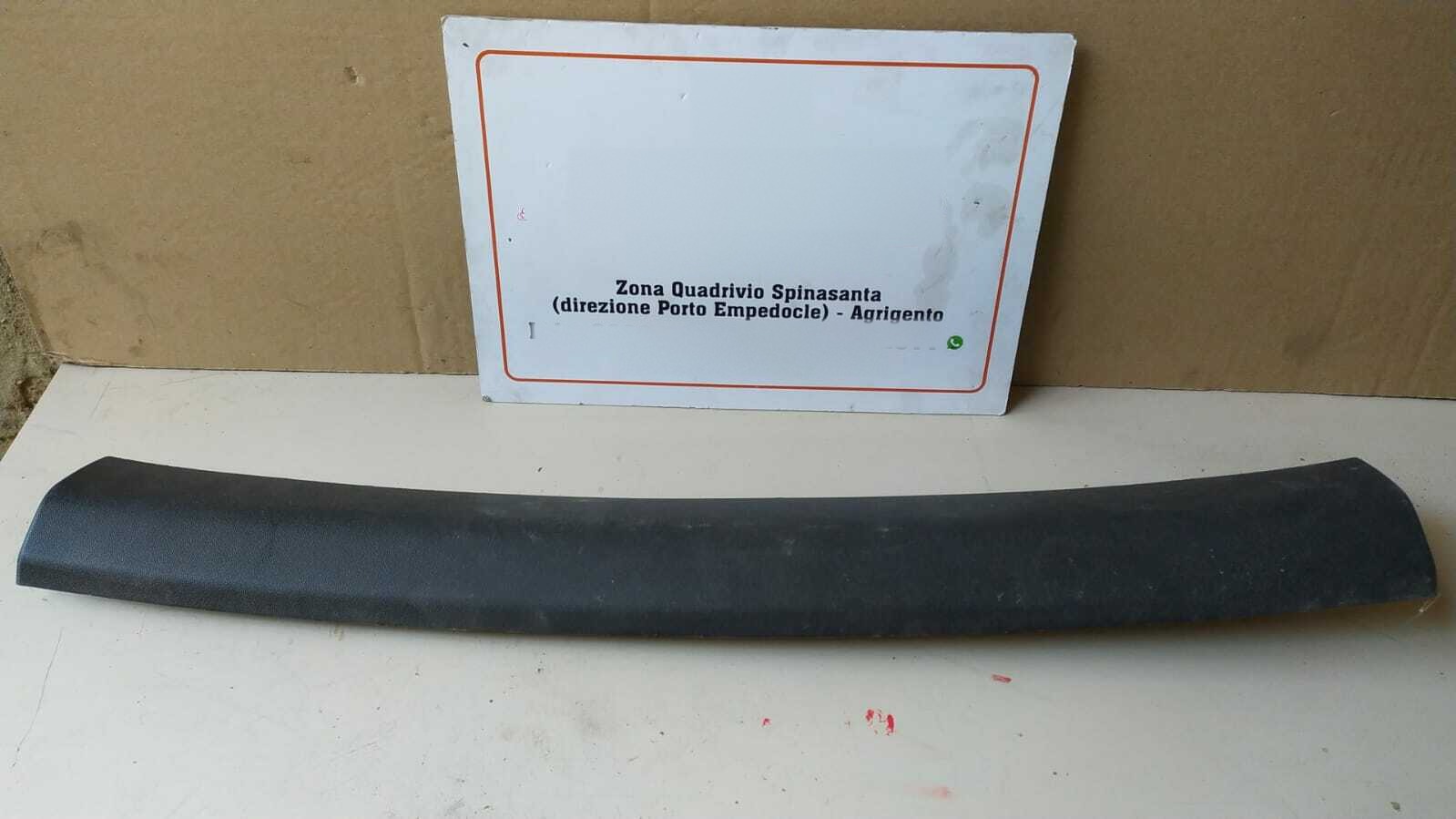 modanatura plastica interna portellone posteriore - Immagine 1 di 3