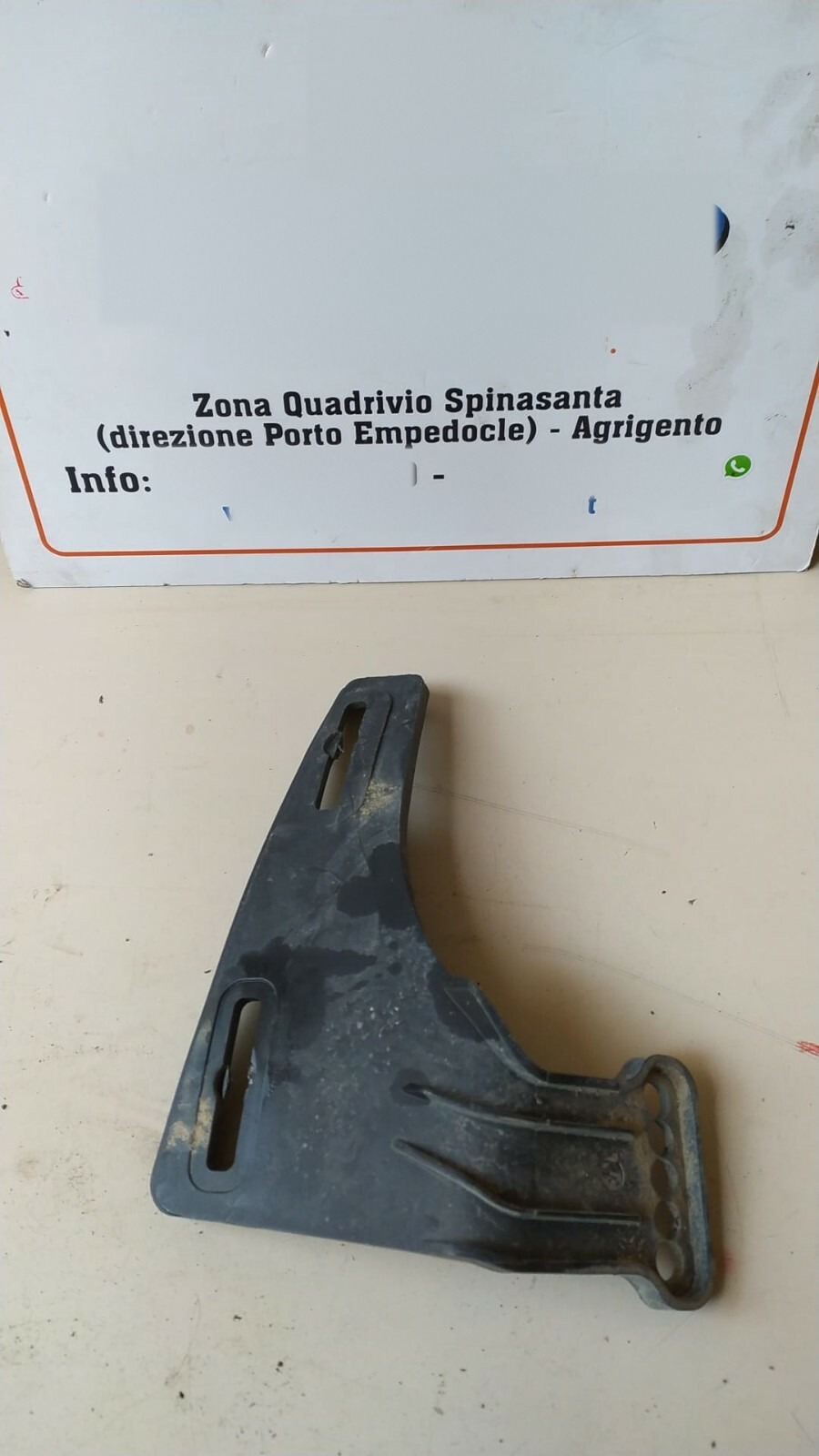 Staffa supporto ant. parafango ant. Sinistro - Immagine 1 di 3