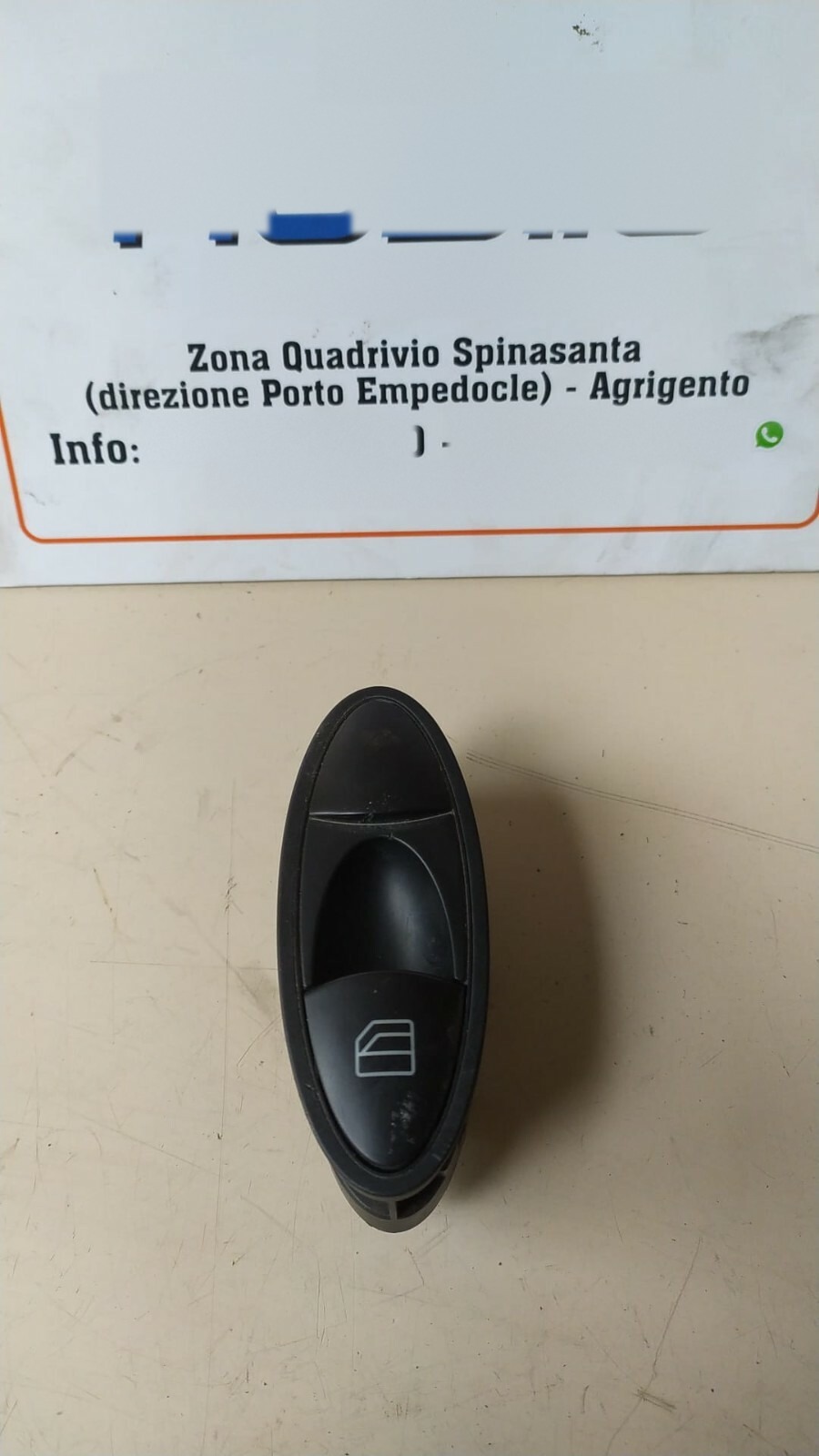 Interruttore alzacristalli porta post. Sinistro - Immagine 1 di 3
