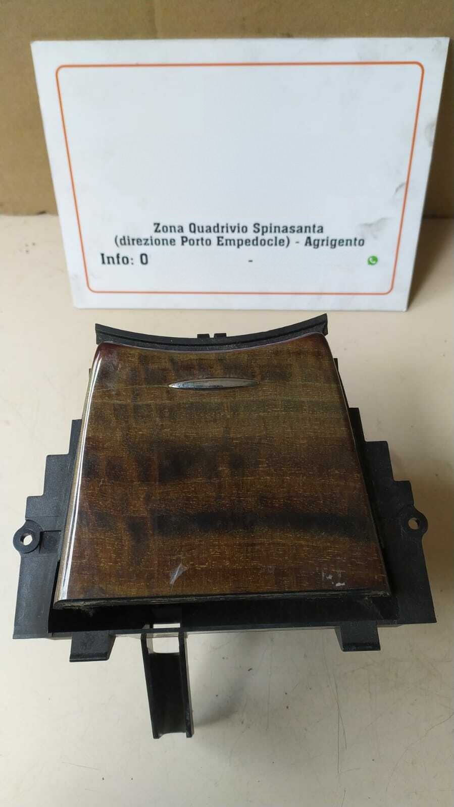 posacenere portaoggetti centrale - Immagine 1 di 5