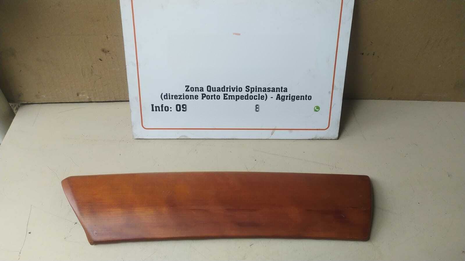 modanatura rivestimento cornice centrale destro - Immagine 1 di 3