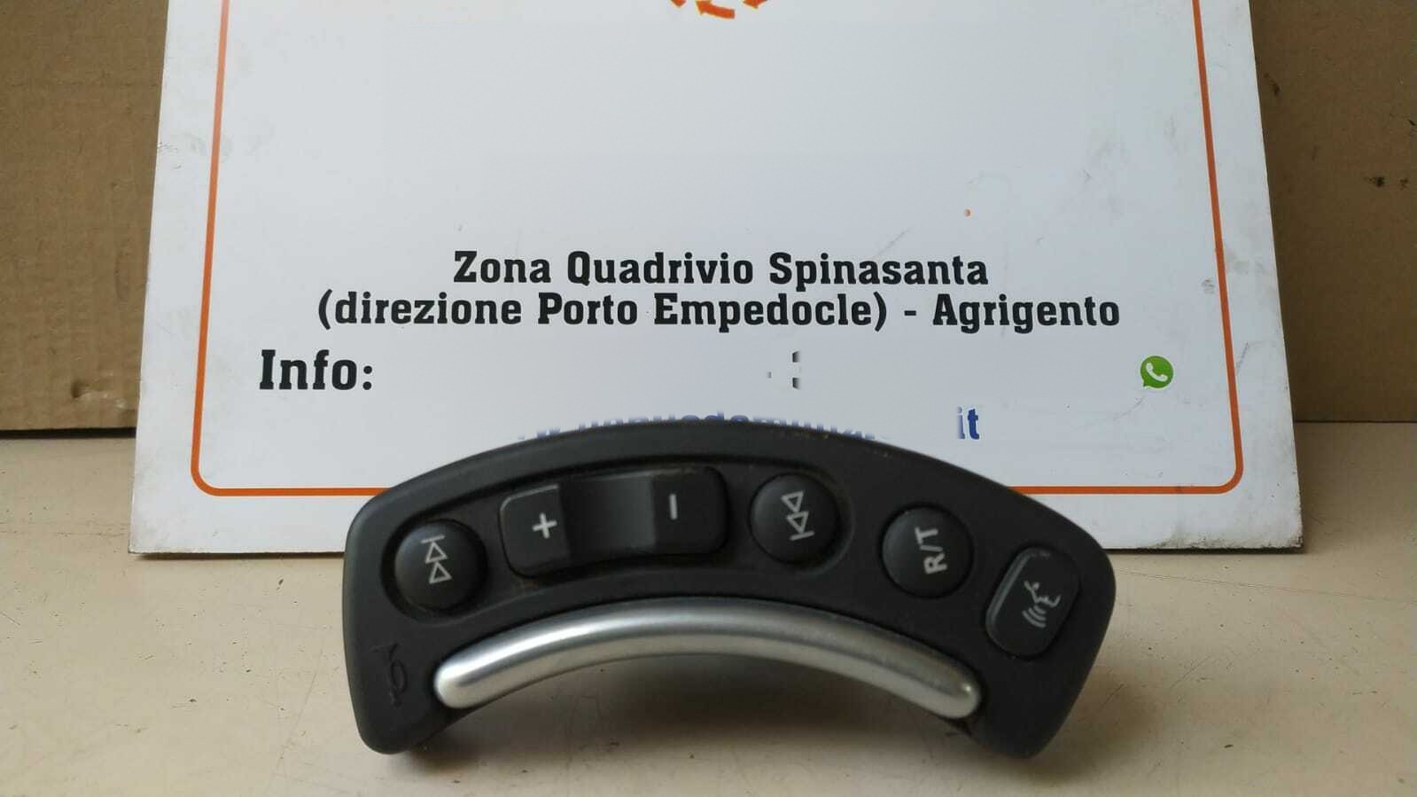 Blocco comandi multifunzioni Destro - Immagine 1 di 4