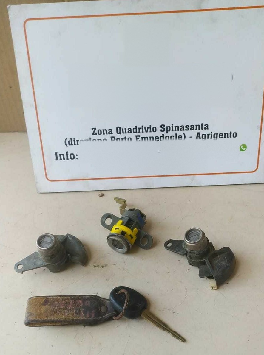 cilindretto cilindro chiave porta destro - Immagine 1 di 2