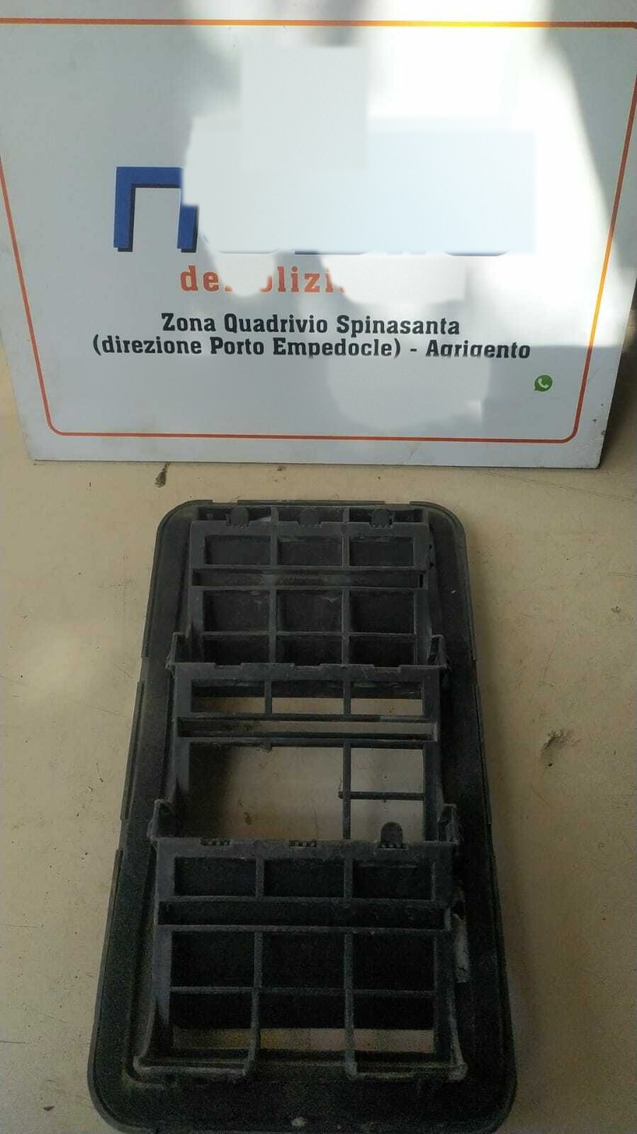 Griglia parafango ant. Destro - Immagine 1 di 2