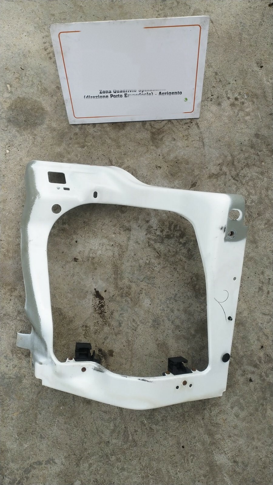 cornice supporto faro proiettore anteriore destro - Immagine 1 di 3
