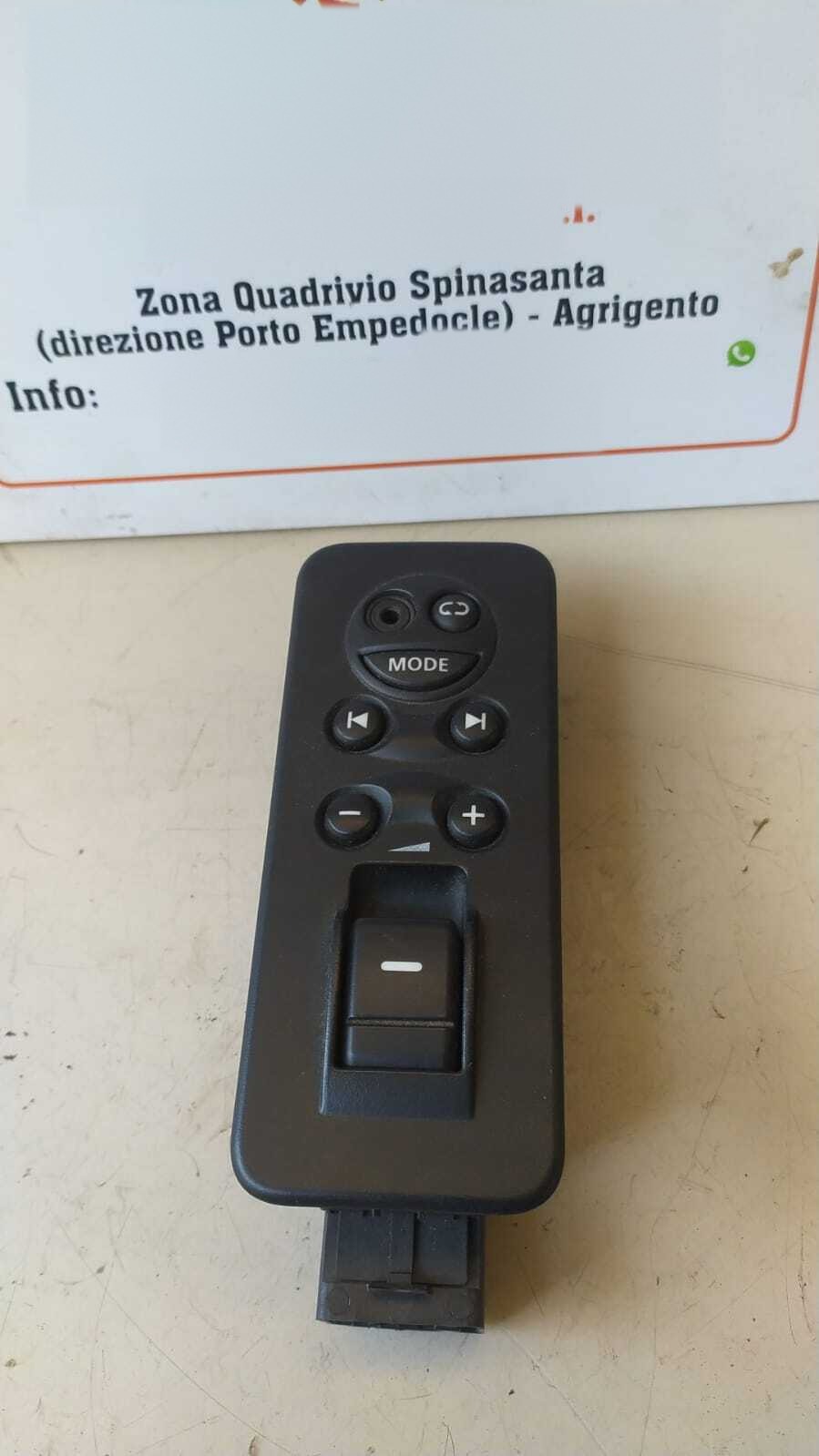 Interruttore alzacristalli porta post. Sinistro - Immagine 1 di 4