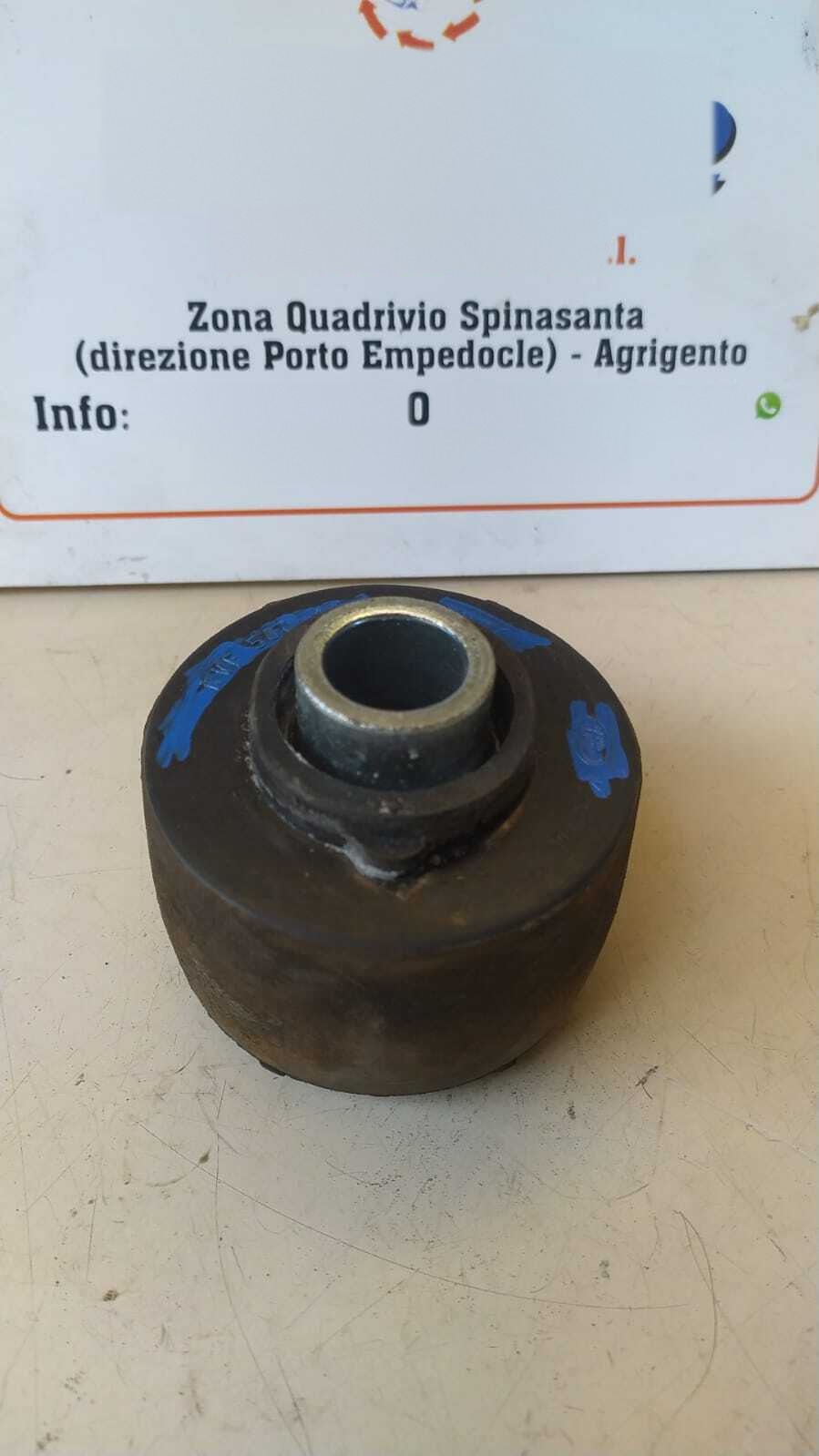 Distanziatore Staffa Isolante Telaio Land Rover RANGE ROVER SPORT (03/05>) KVF500120 KVF500120 Usato