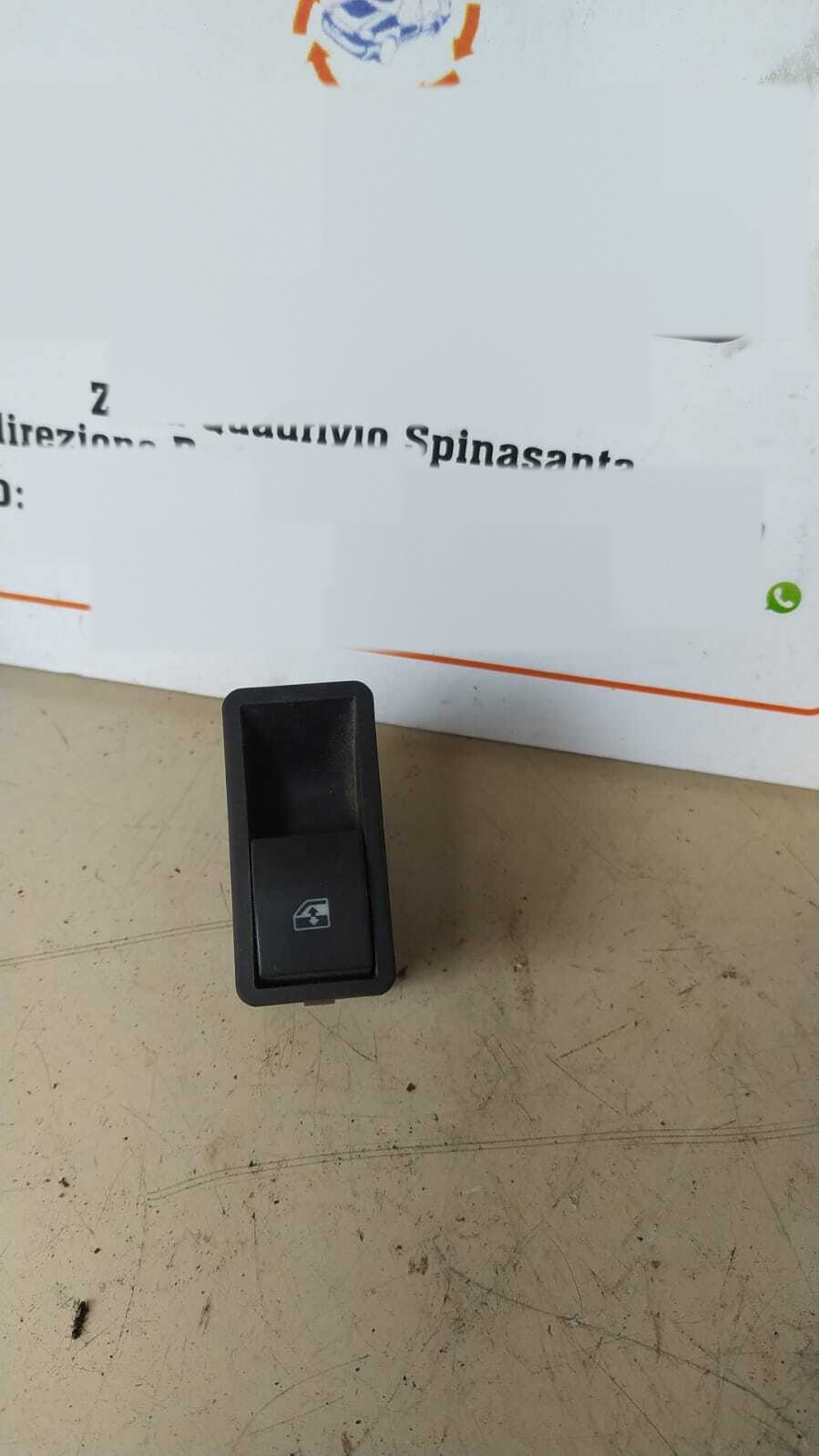 Interruttore alzacristalli porta post. Sinistro - Immagine 1 di 3