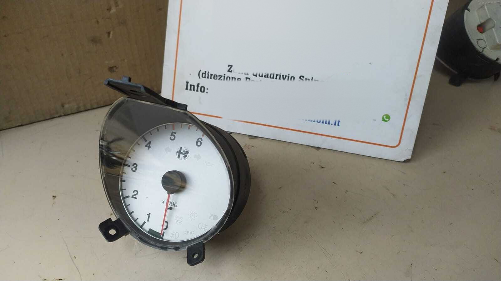 quadro strumenti contagiri - Immagine 1 di 3