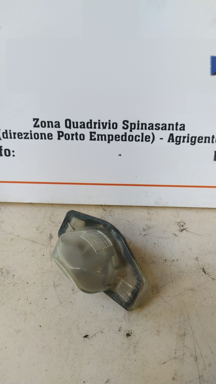 fanalino targa - Immagine 1 di 3