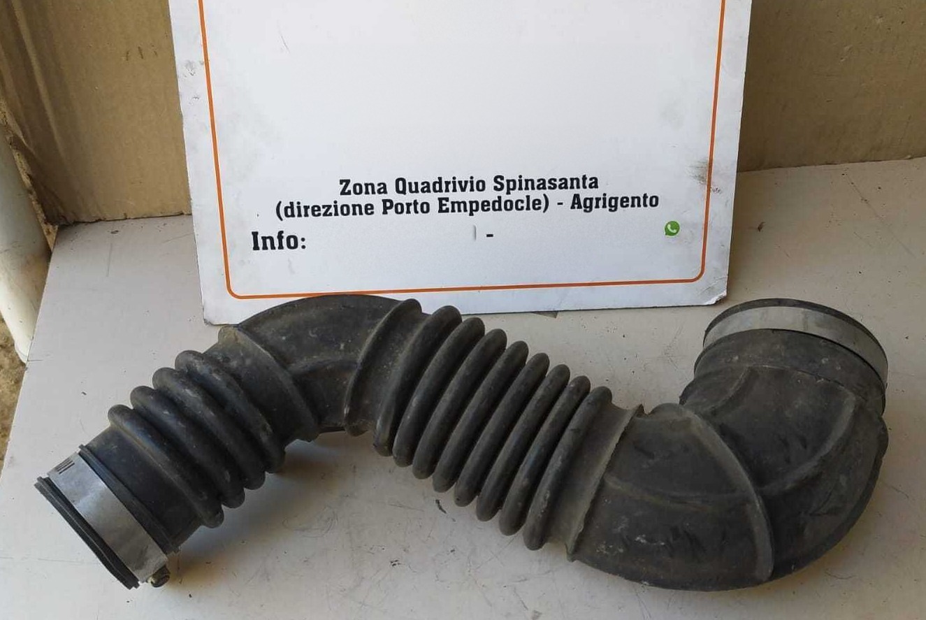 manicotto tubo aspirazione aria - Immagine 1 di 4