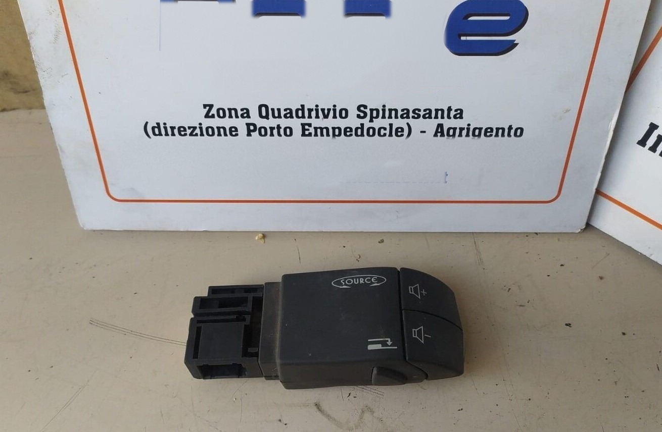 Blocco comandi autoradio - Immagine 1 di 4