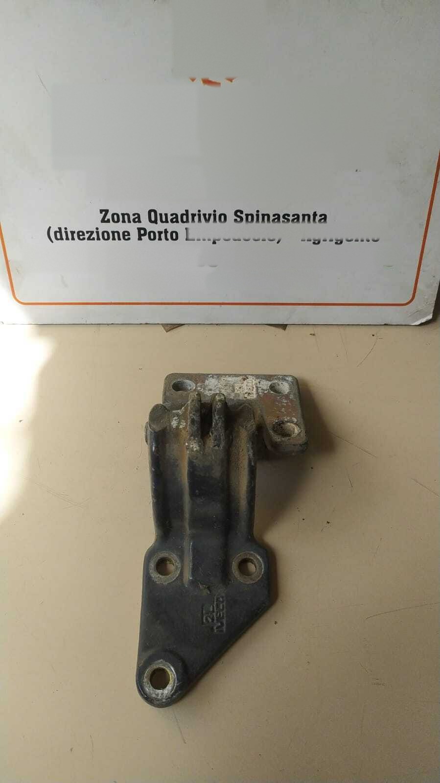 Fermo porta cabina Sinistro - Immagine 1 di 2