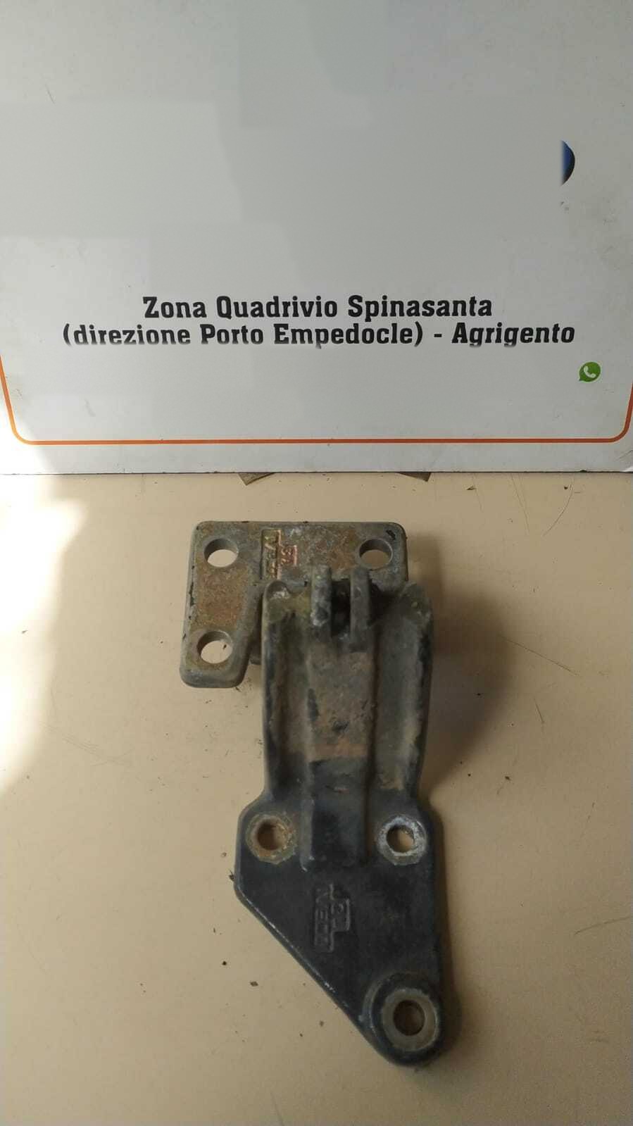 cerniera arresto porta cabina destro - Immagine 1 di 2