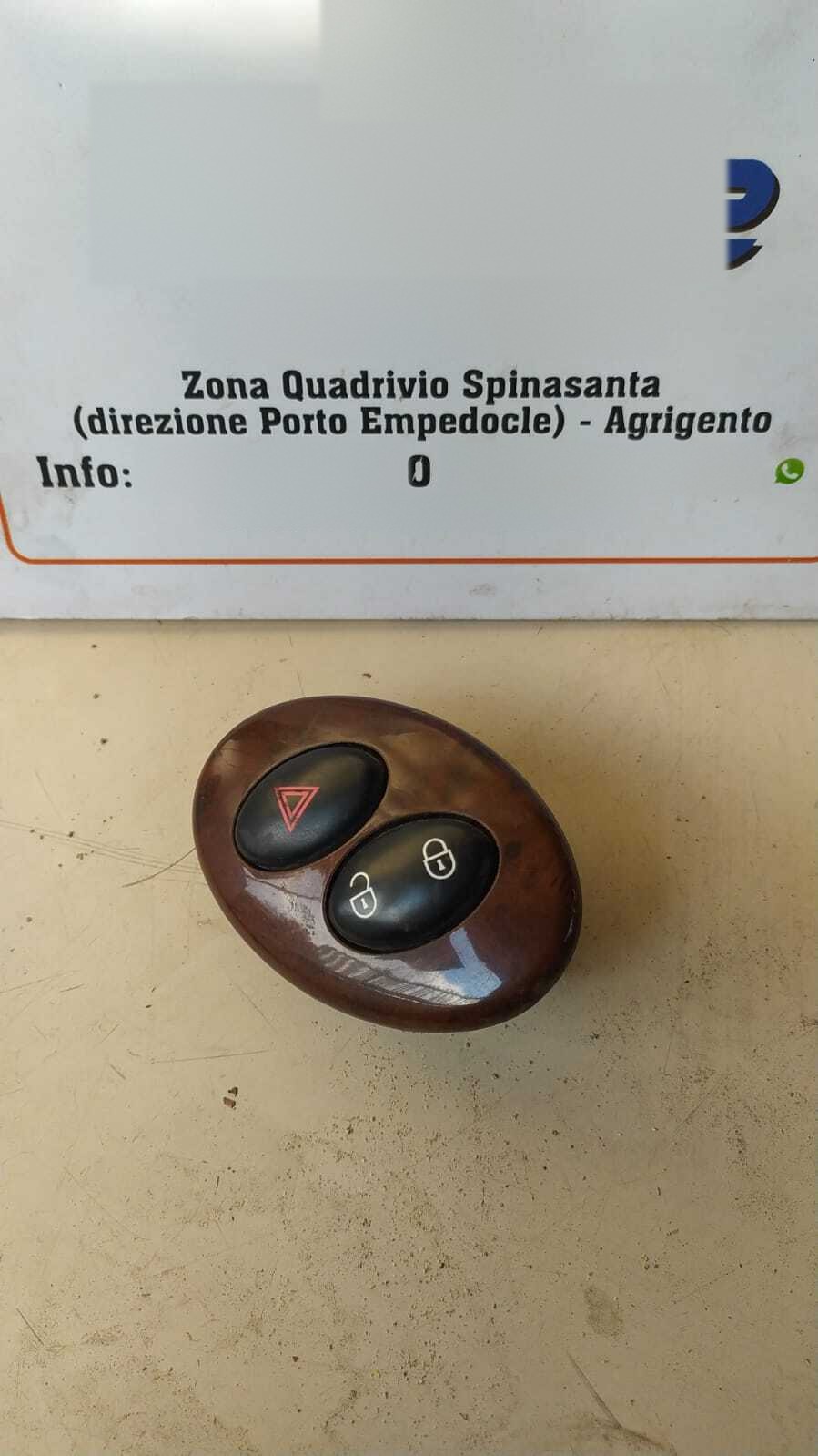 pulsante interruttore 4 quattro frecce comando blocco porte - Immagine 1 di 2