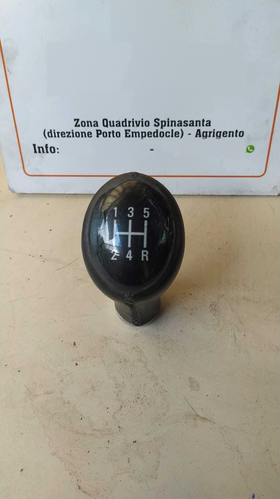 Pomello leva cambio - Immagine 1 di 5