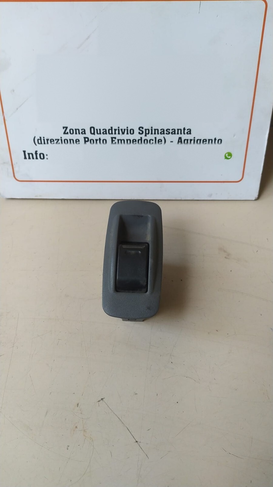 Interruttore alzacristalli porta post. - Immagine 1 di 3