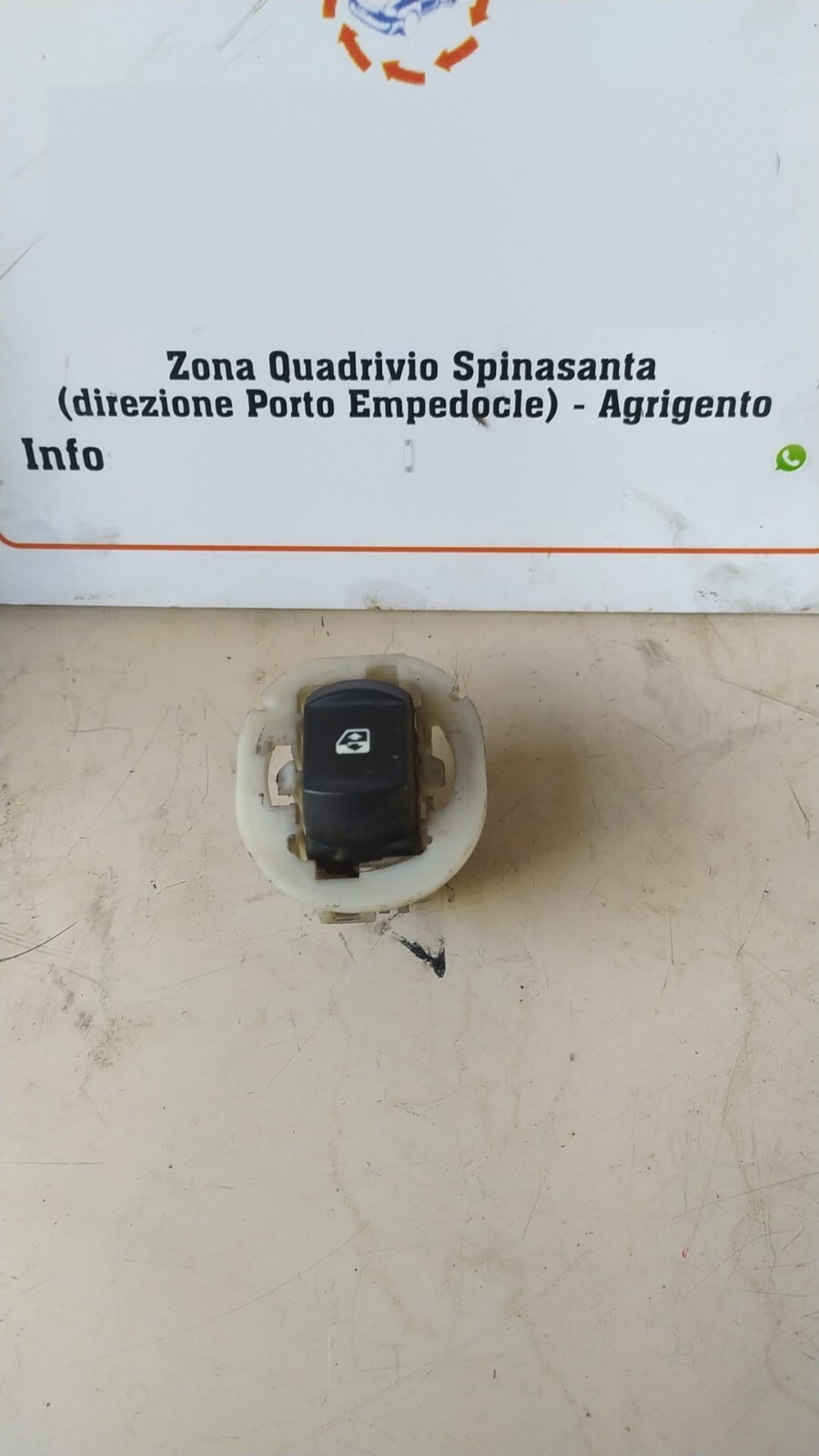 Interruttore alzacristalli porta post. - Immagine 1 di 3