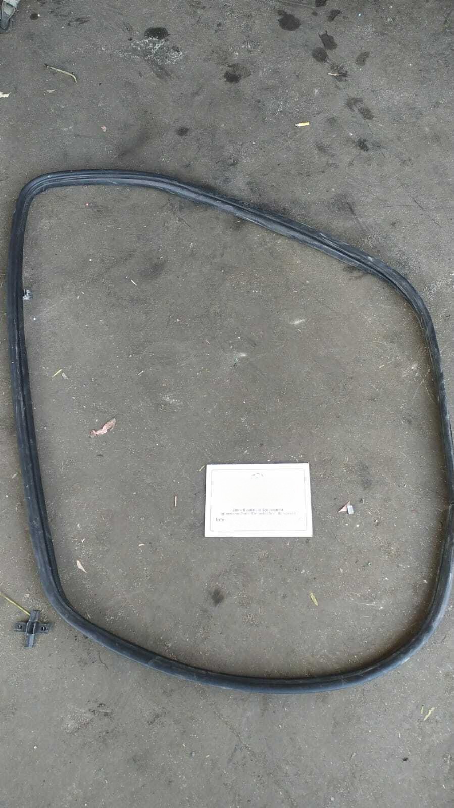 Guarnizione porta anteriore sinistra - Immagine 1 di 1