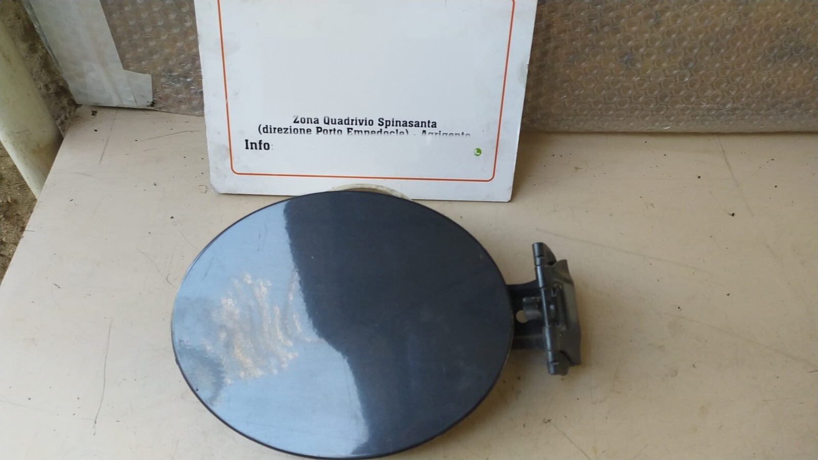 Sportello carburante - Immagine 1 di 3