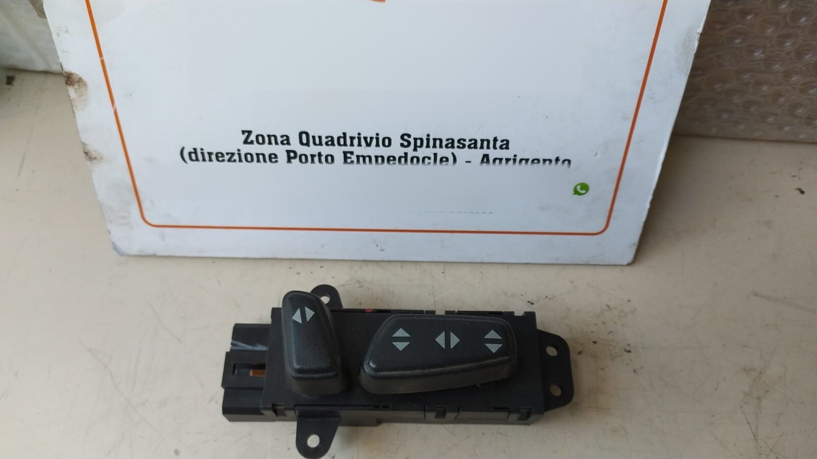 Blocco comandi regolazione sedile ant. Destro - Immagine 1 di 3