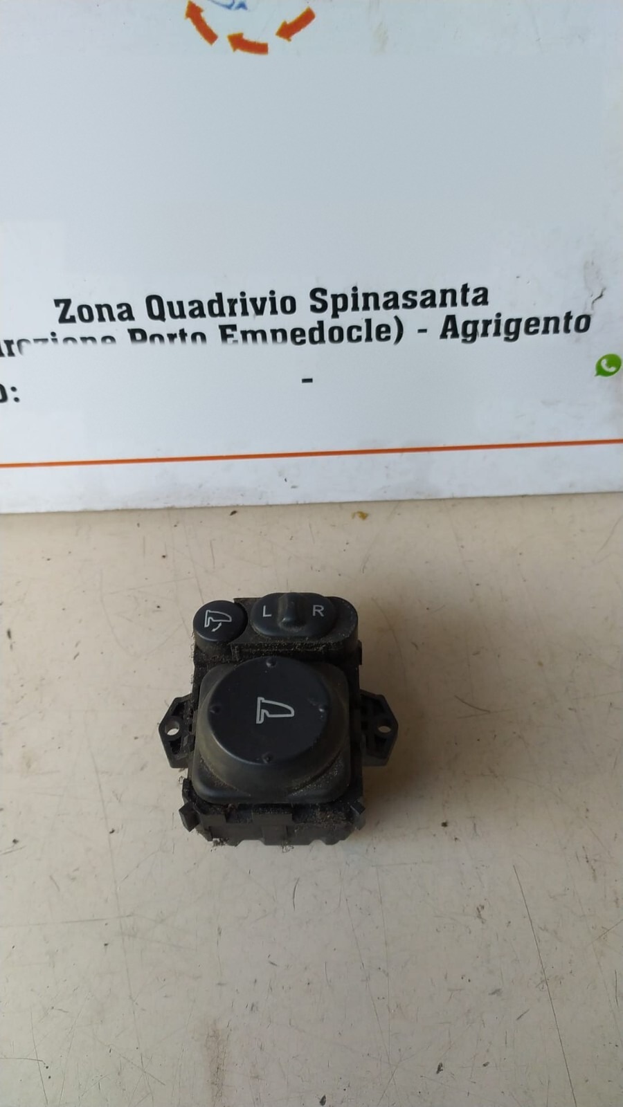 Interruttore regolazione retrovisore est. - Immagine 1 di 3