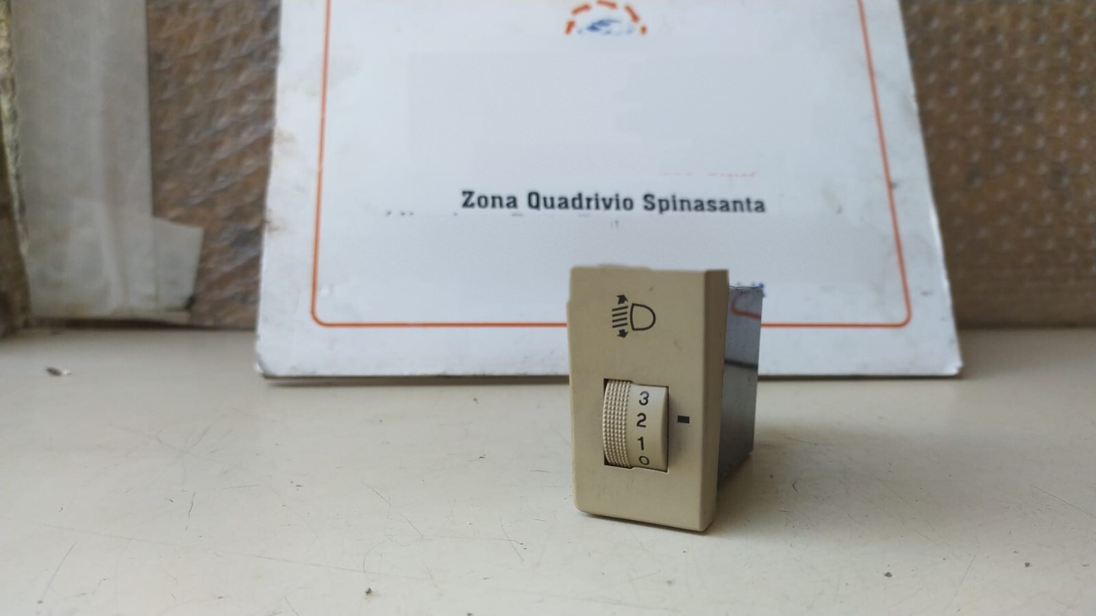 Interruttore blocco comando luci - Immagine 1 di 4