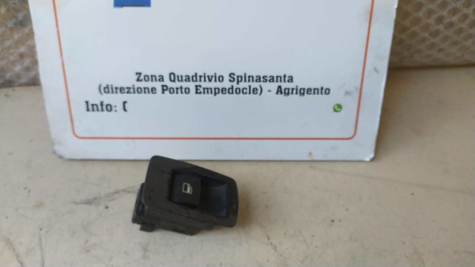 Interruttore alzacristalli porta post. Destro - Immagine 1 di 4