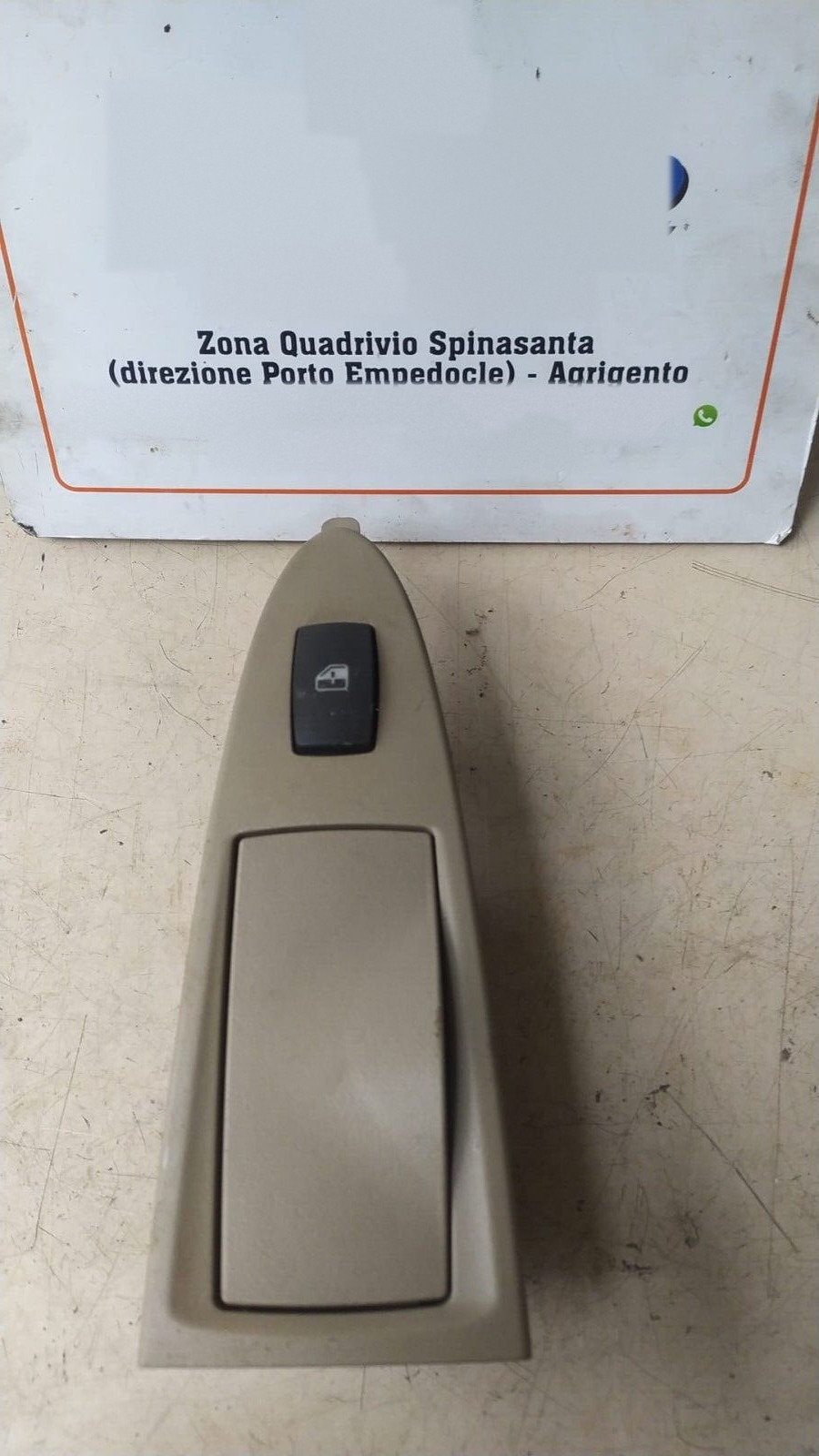 Interruttore alzacristalli porta post. Sinistro - Immagine 1 di 2