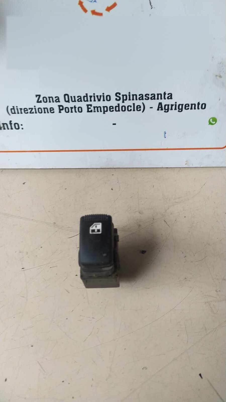 Interruttore alzacristalli porta post. - Immagine 1 di 3