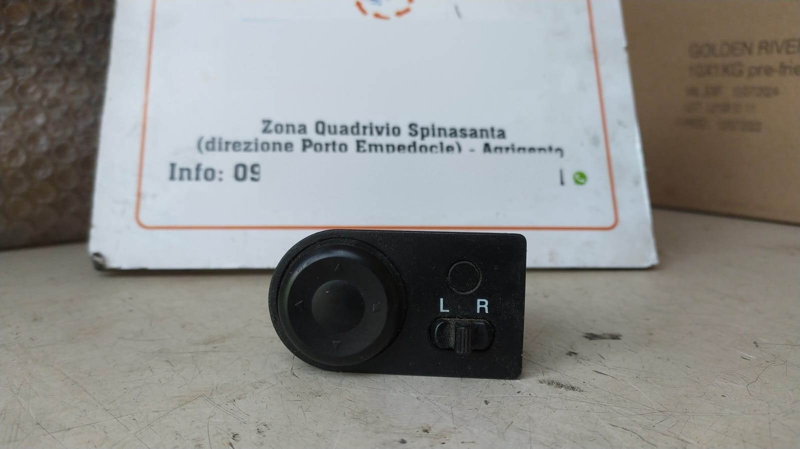 Interruttore regolazione retrovisore est. - Immagine 1 di 3