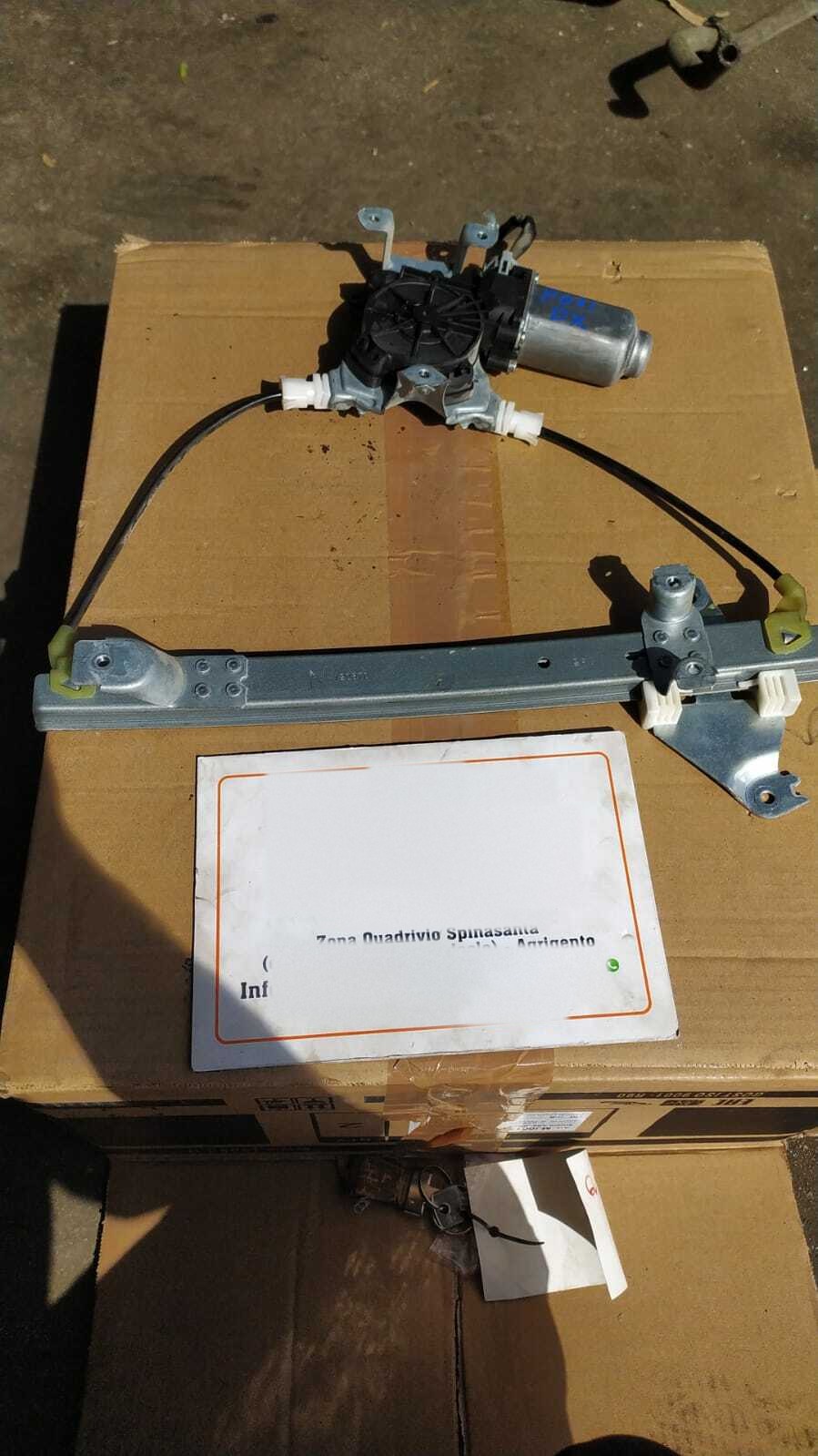Motorino alzacristallo porta post. Destro - Immagine 1 di 2