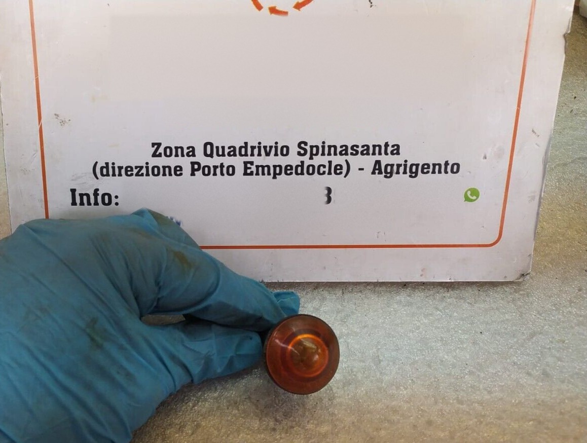freccia fanalino indicatore direzione - Immagine 1 di 3