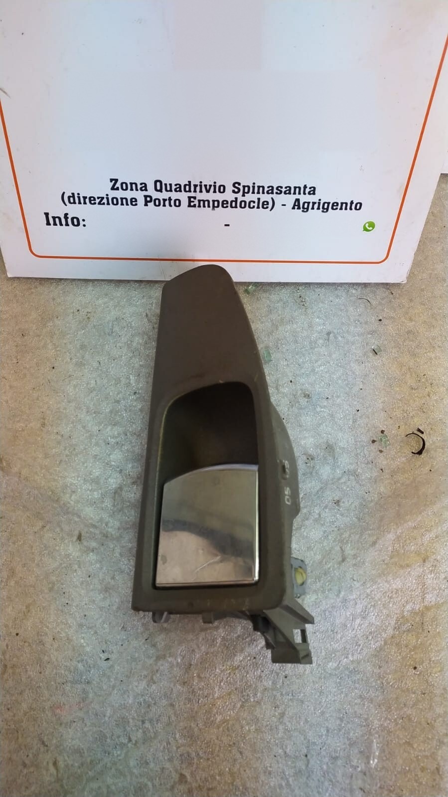 Maniglia int. apertura porta post. Destro - Immagine 1 di 3