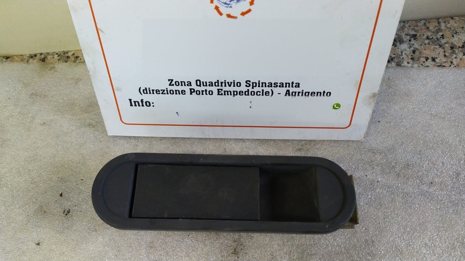 maniglia esterna anteriore posteriore sinistro - Immagine 1 di 4