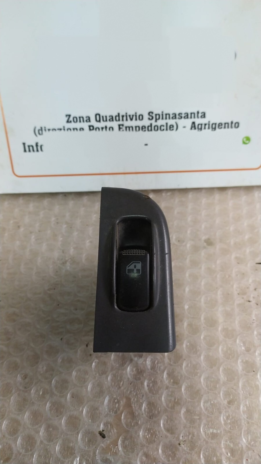 Interruttore alzacristalli porta post. Sinistro - Immagine 1 di 3