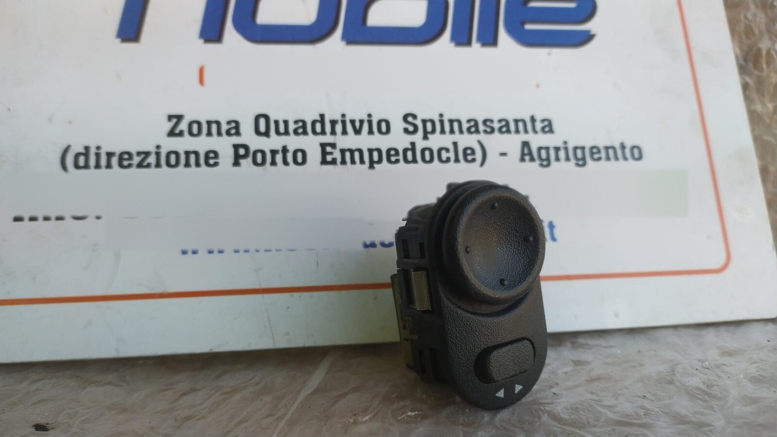 Interruttore regolazione retrovisore est. - Immagine 1 di 4