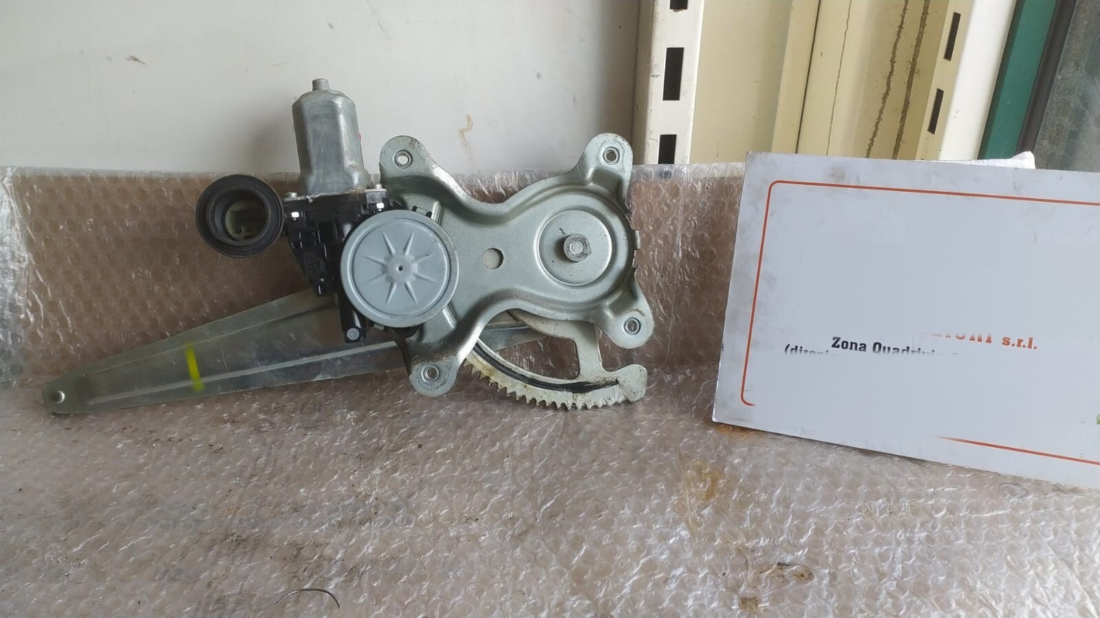 Motorino alzacristallo porta post. Sinistro - Immagine 1 di 4