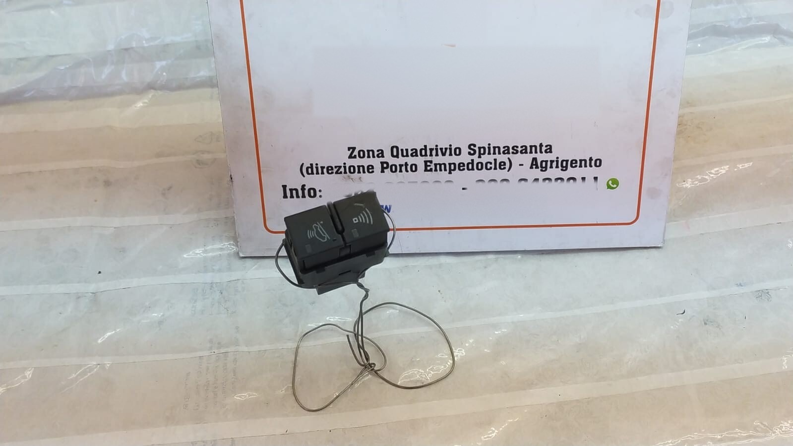 pulsante interruttore comando allarme - Immagine 1 di 4