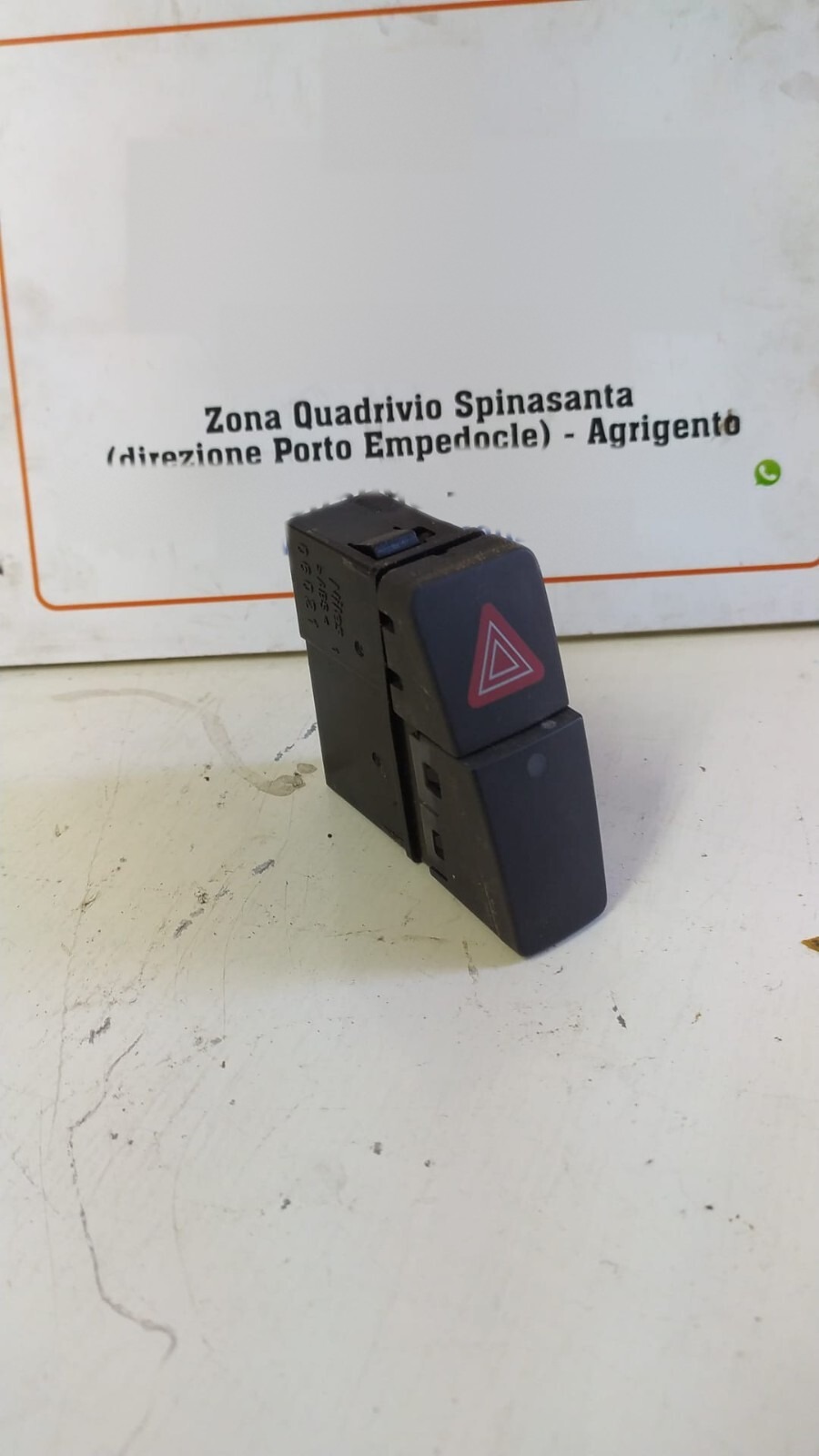 Interruttore luci emergenza - Immagine 1 di 3
