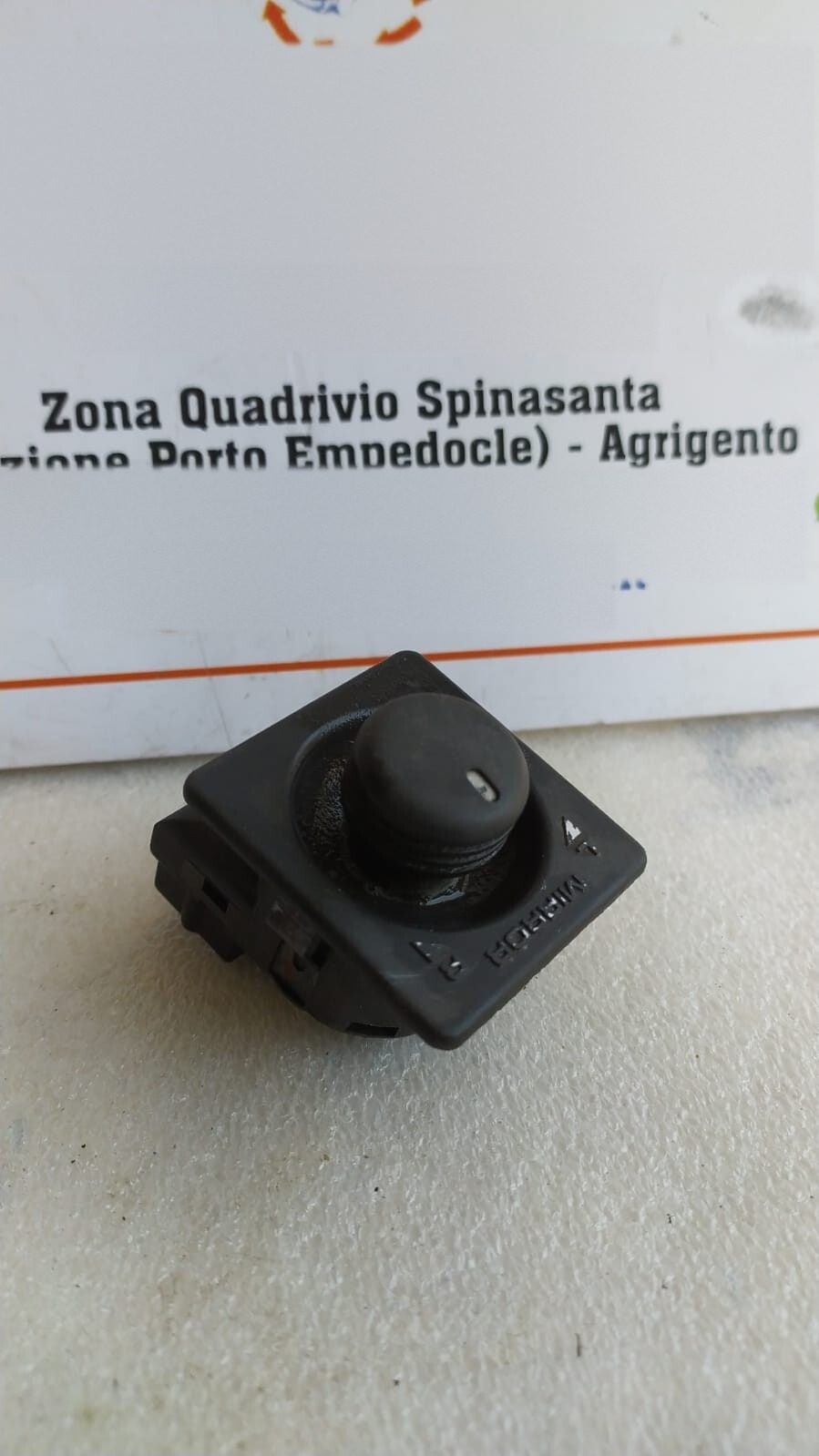 Interruttore regolazione retrovisore est. - Immagine 1 di 4