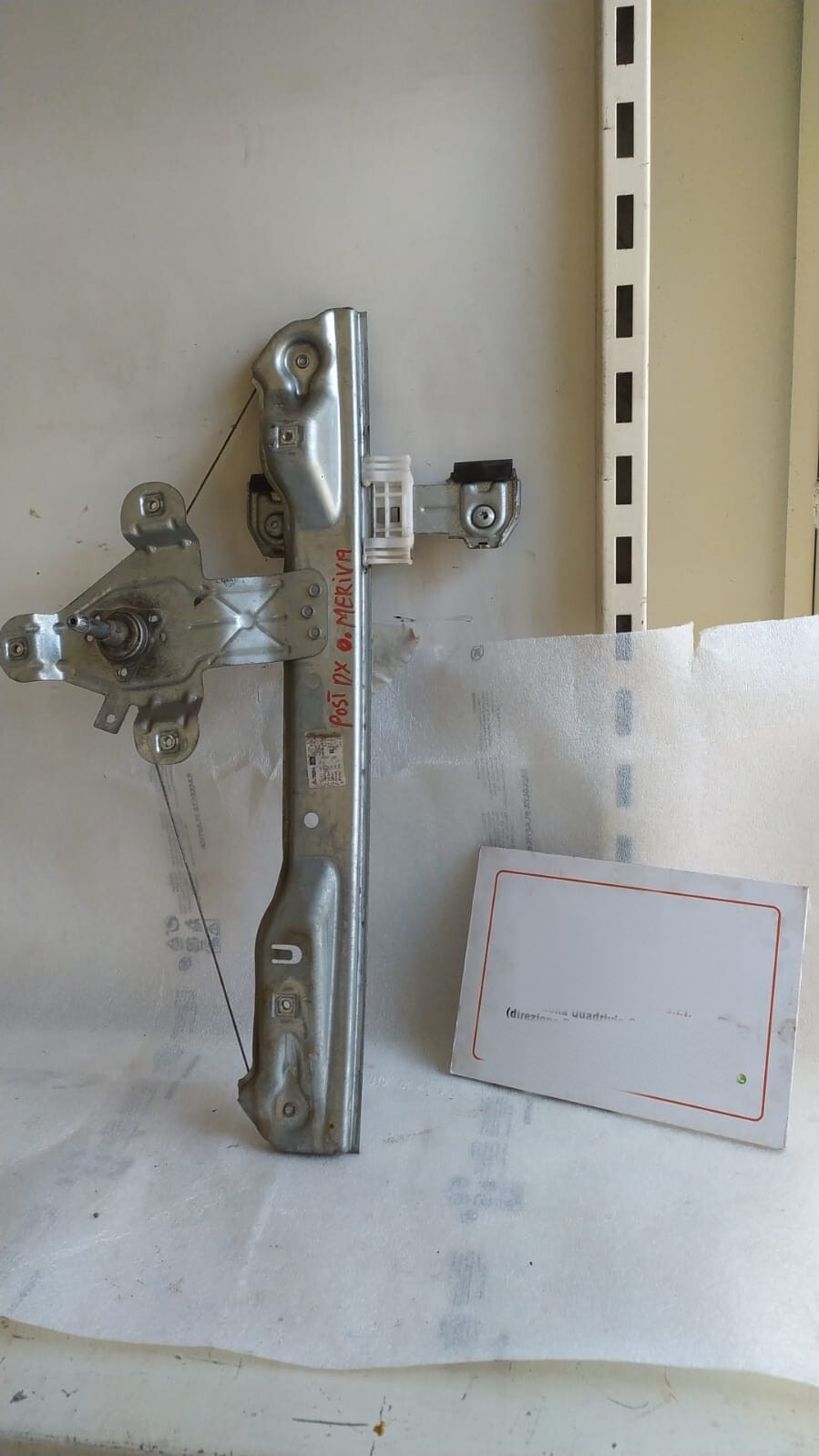 azionatore alzacristallo manuale porta post. destro - Immagine 1 di 4