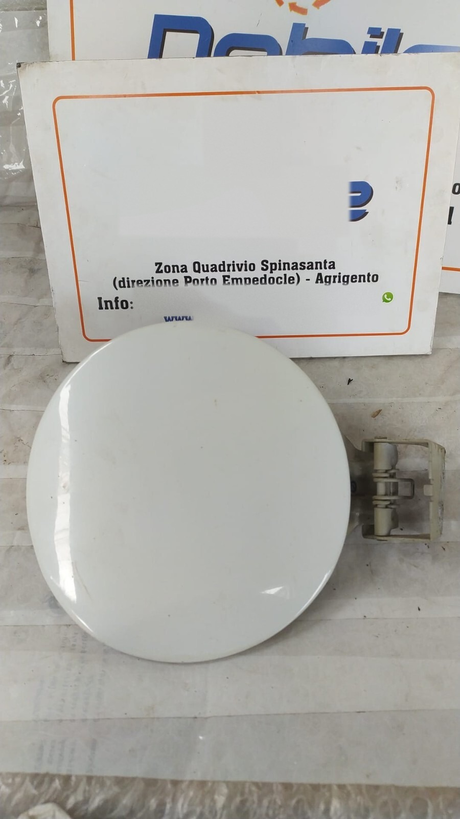 Sportello carburante - Immagine 1 di 3