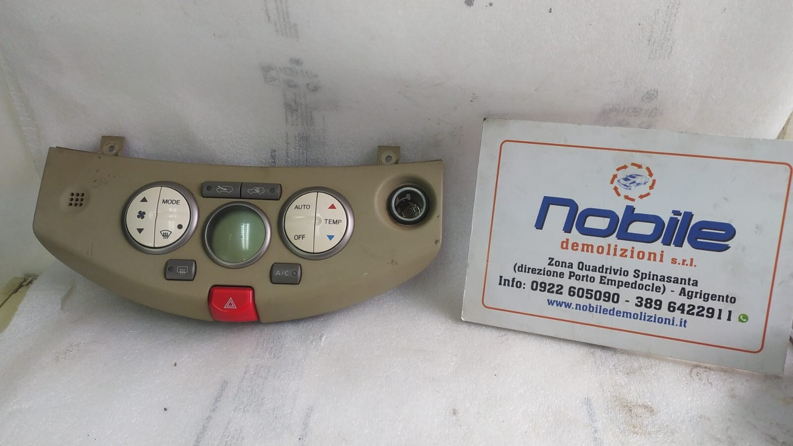 Blocco Comandi Clima Accendisigari 4 Quattro Frecce (Nissan) Usato