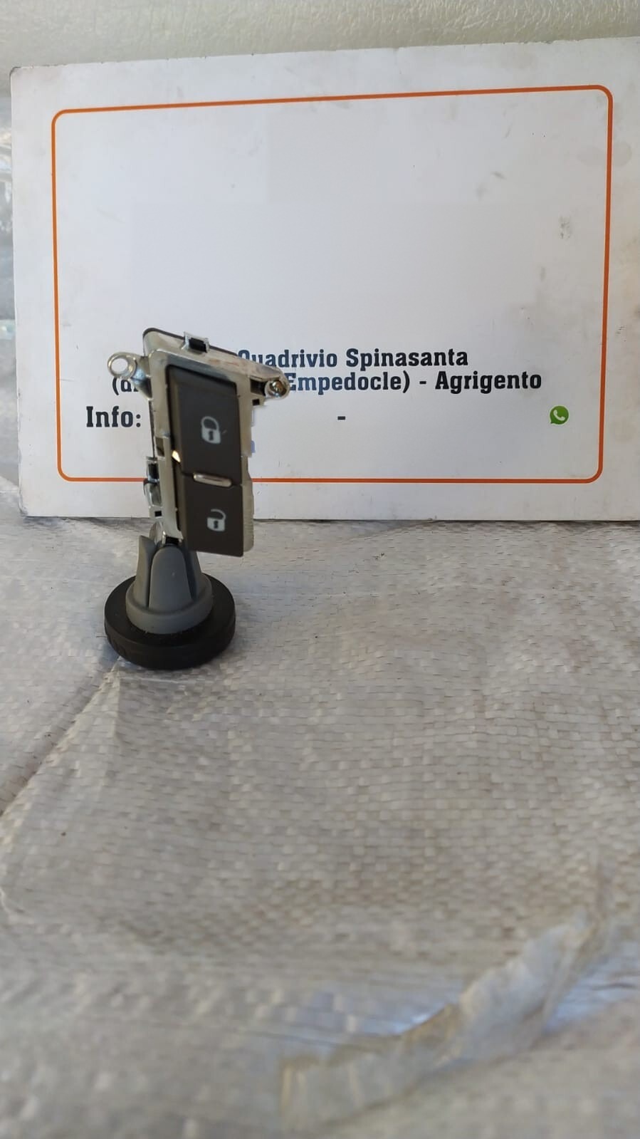 interruttore bloccaggio serrature destro - Immagine 1 di 3